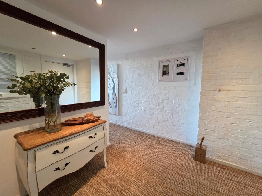 To Let 1 Bedroom Property for Rent in Green Point Western Cape